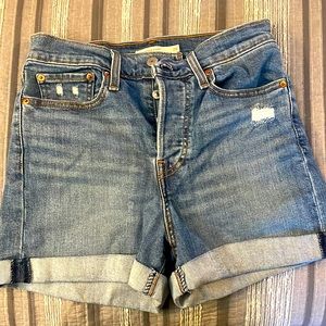 Levi’s Wedgie shorts